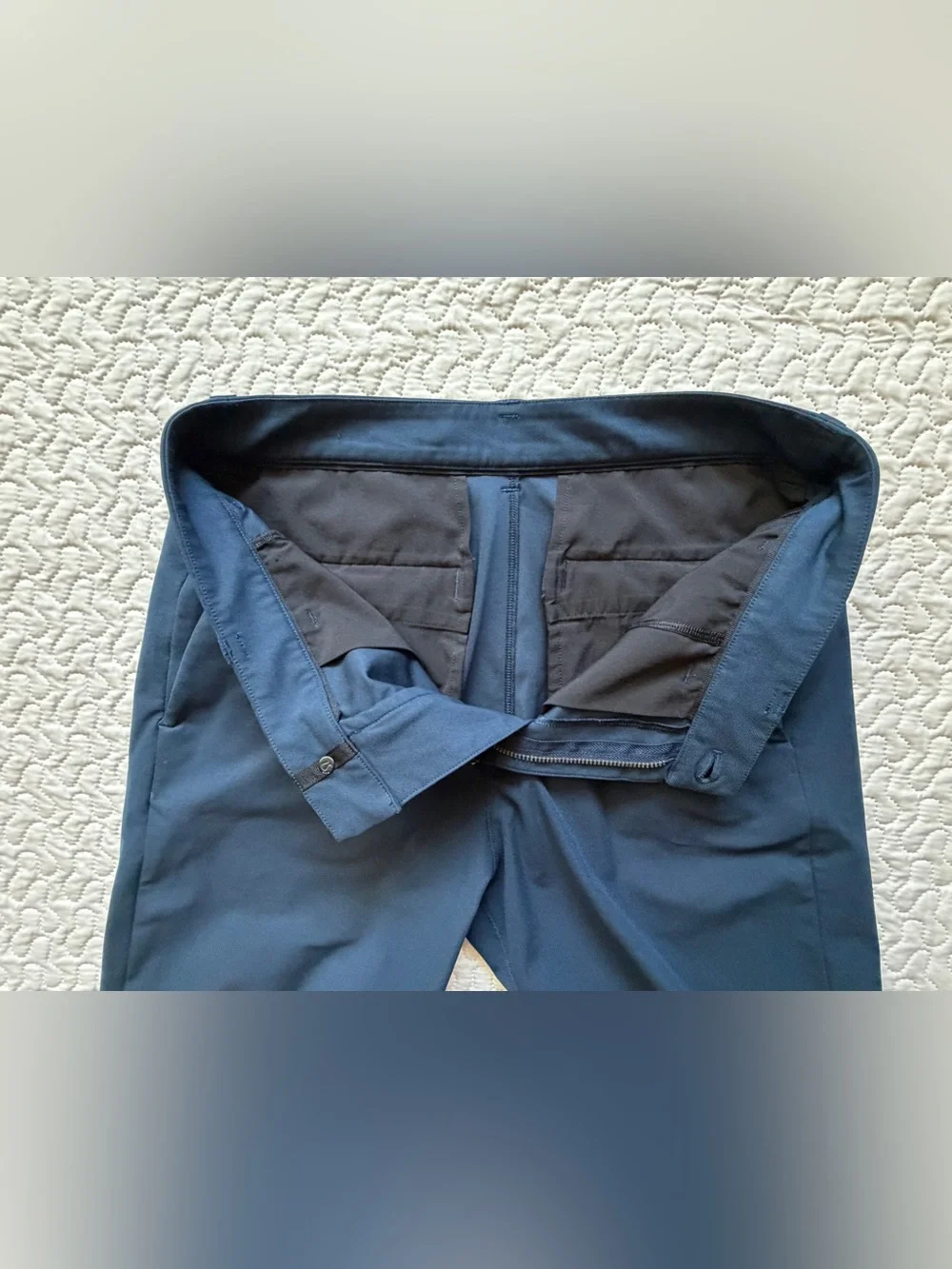 Lululemon Men’s Navy Blue Performance Pants Size 32x30 Tapered